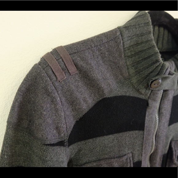 SOLD🚫 Forever 21 Men Zip Up Sweater - Picture 4 of 8